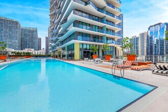 1300 S Miami Ave, Unit 4407 in Miami, FL - Building Photo - Building Photo