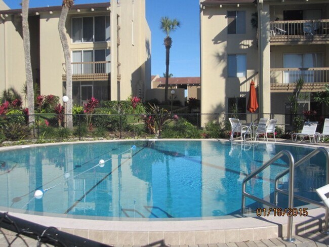 584 Orange Dr in Altamonte Springs, FL - Building Photo - Building Photo