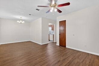 8009 Jasper Ave in Jacksonville, FL - Foto de edificio - Building Photo