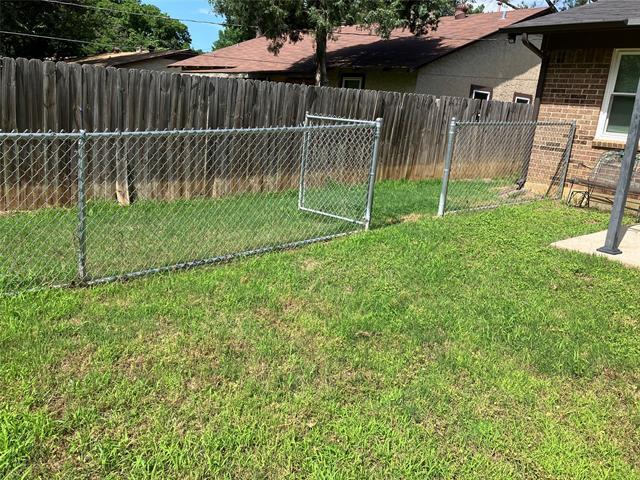 2402 Leslie St in Denton, TX - Building Photo - Building Photo