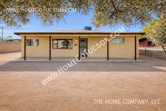 property at 851 W Calle Lerdo