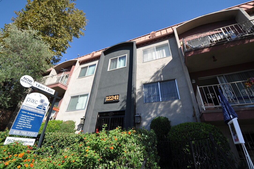 12241 Burbank Blvd, Unit 110 in Los Angeles, CA - Building Photo