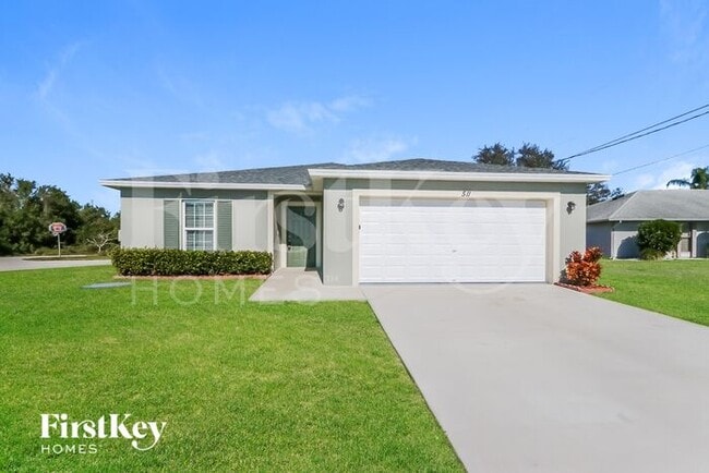 511 SW Nadell Ave in Port St. Lucie, FL - Foto de edificio - Building Photo