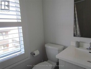 434 Athabasca Cmn in Oakville, ON - Building Photo - Building Photo