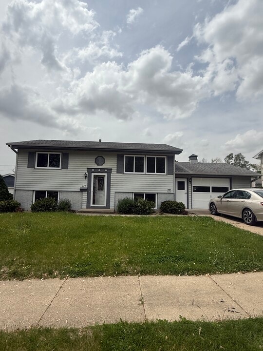 228 Lenora Dr NW in Cedar Rapids, IA - Building Photo
