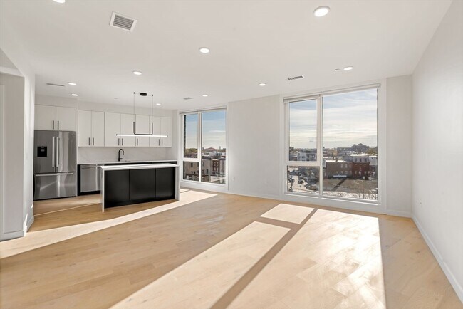 215 Border St in Boston, MA - Building Photo - Building Photo