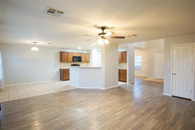 210 King Ridge Dr in Buda, TX - Building Photo - Building Photo