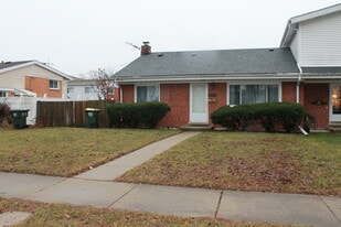 9071 N Grace Ave in Niles, IL - Building Photo