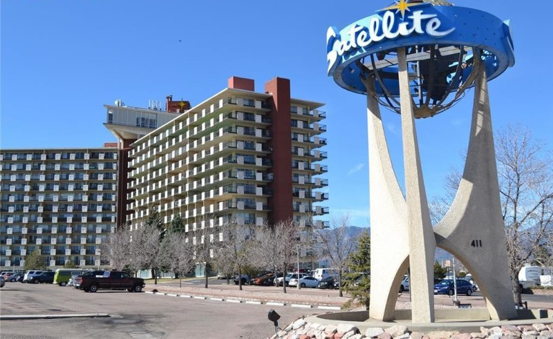 411 Lakewood Cir in Colorado Springs, CO - Foto de edificio