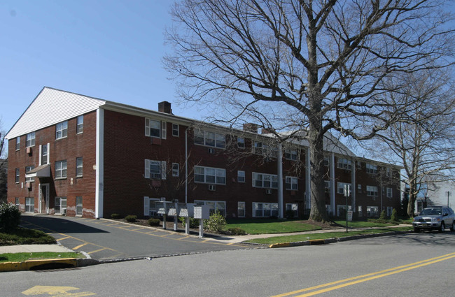 Grande Apartments in Roselle Park, NJ - Building Photo - Building Photo