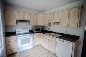 2836 Wellesley Ct in Blacksburg, VA - Building Photo - Building Photo