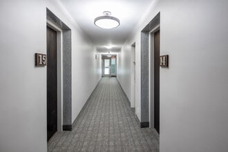 587 Avenue Road in Toronto, ON - Building Photo - Lobby