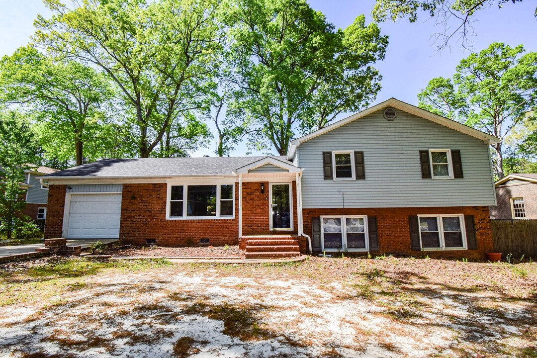 1733 Swann St in Fayetteville, NC - Foto de edificio