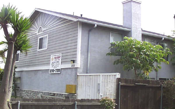 1111 Thomas Ave in San Diego, CA - Building Photo - Building Photo