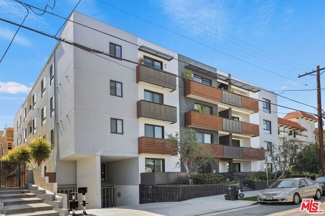 1319 N Martel Ave in Los Angeles, CA - Building Photo - Building Photo