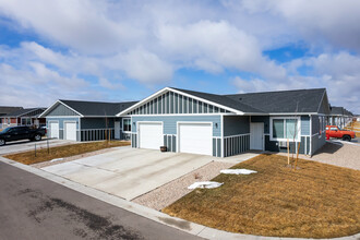 Country West Patio Home Apartments in Cheyenne, WY - Foto de edificio - Building Photo