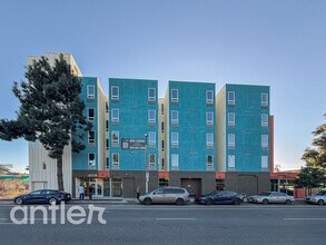 4007 W Martin Luther King Jr Blvd in Los Angeles, CA - Building Photo - Building Photo