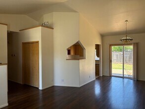 560 67th Pl in Springfield, OR - Building Photo - Building Photo