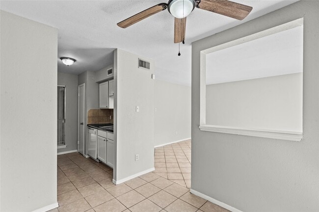 2202 16th Ave N in Texas City, TX - Building Photo - Building Photo