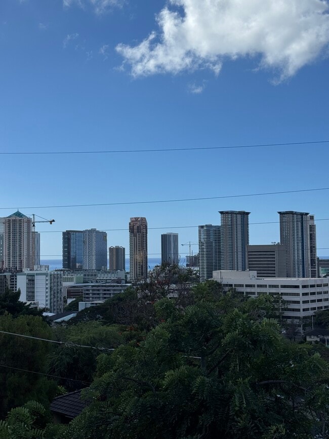 1611 Miller St, Unit 208 in Honolulu, HI - Foto de edificio - Building Photo