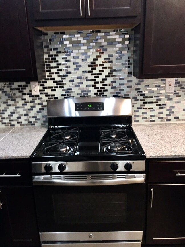 142 Hallock St in Pittsburgh, PA - Building Photo - Building Photo