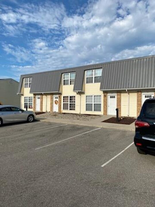 411 Weeks St in Albion, IN - Foto de edificio