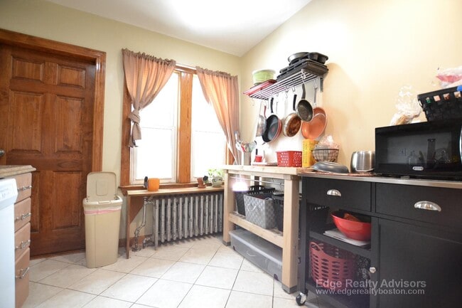 27 S Crescent Circuit, Unit B in Boston, MA - Foto de edificio - Building Photo