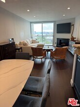 8530 Holloway Dr in West Hollywood, CA - Building Photo - Building Photo