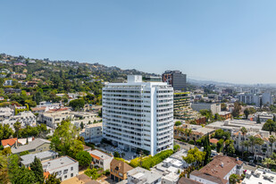 Doheny West Towers in West Hollywood, CA - Foto de edificio - Building Photo