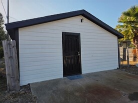 5403 Ave Q 1/2 in Galveston, TX - Building Photo