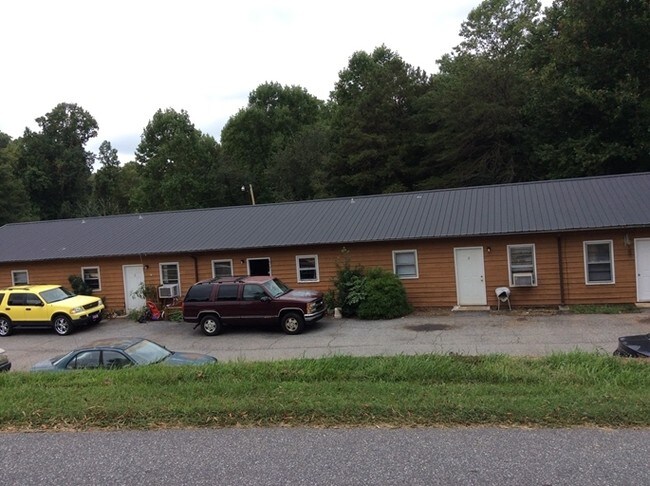 Daybreak Apartments in Newton, NC - Building Photo - Building Photo