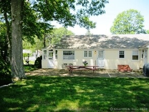 64 Washington Ave in Old Lyme, CT - Foto de edificio - Building Photo