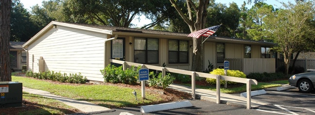 High Points in New Port Richey, FL - Foto de edificio - Building Photo