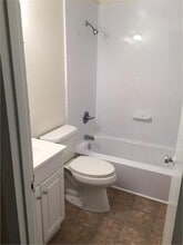 Highland Manor Apartments in Knoxville, TN - Building Photo - Building Photo