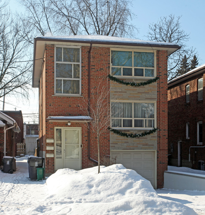 16 Primrose Ave in Toronto, ON - Building Photo