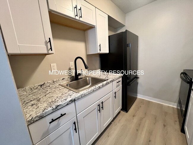 971 NW Colbern Rd in Lee's Summit, MO - Building Photo - Building Photo