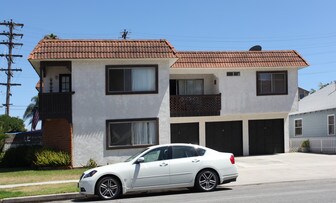 709 Palm Ave in Huntington Beach, CA - Building Photo