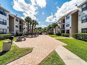 718 Executive Center Dr in West Palm Beach, FL - Building Photo - Building Photo
