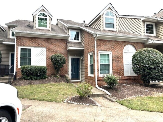 407 English Ivy Dr