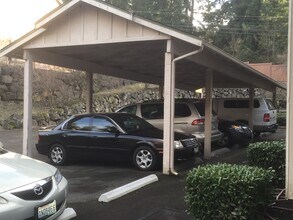 5513 Cirque Dr W, Unit C in University Place, WA - Building Photo - Building Photo
