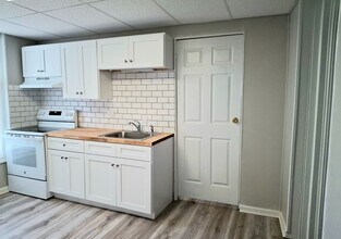 2 W Stiegel St in Manheim, PA - Building Photo - Building Photo