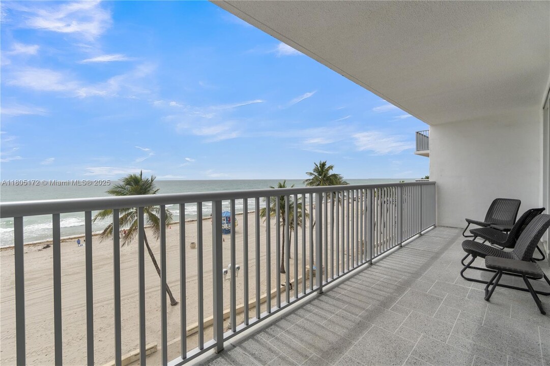 400 N Surf Rd in Hollywood, FL - Building Photo