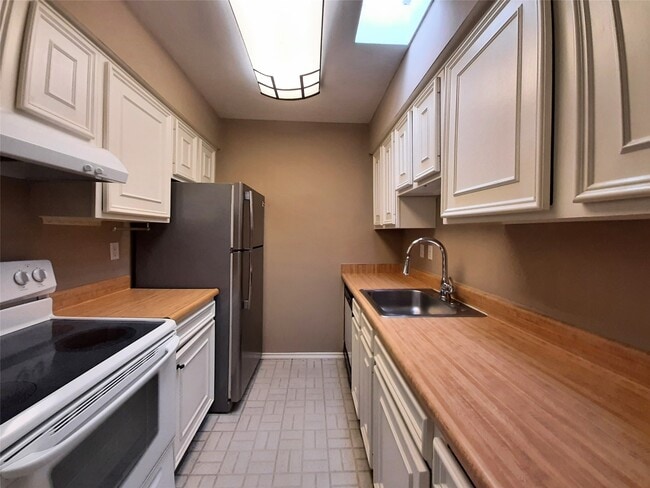 property at 800 Post Oak Blvd