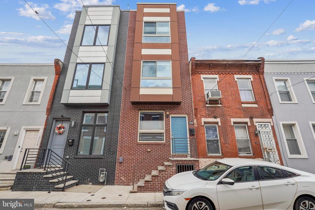 2241 Sears St in Philadelphia, PA - Building Photo