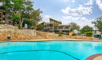 Altitude in San Antonio, TX - Building Photo