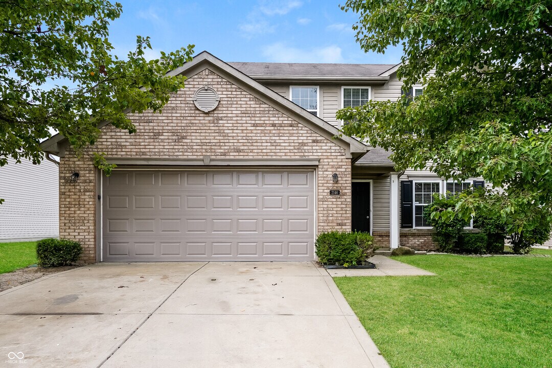 2146 Rosswood Blvd in Indianapolis, IN - Building Photo