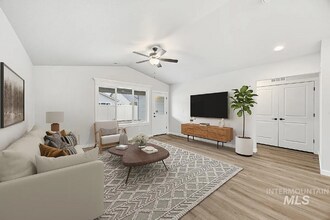 238 W Norwich St in Meridian, ID - Building Photo - Building Photo