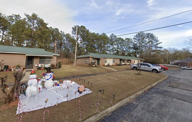 property at 525 Lee Rd 379
