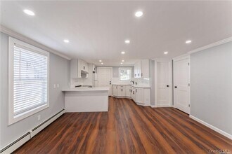 5 Carlton Ave in Port Washington, NY - Building Photo - Building Photo