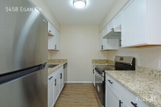 5458 Egan Dr in Savage, MN - Building Photo - Building Photo